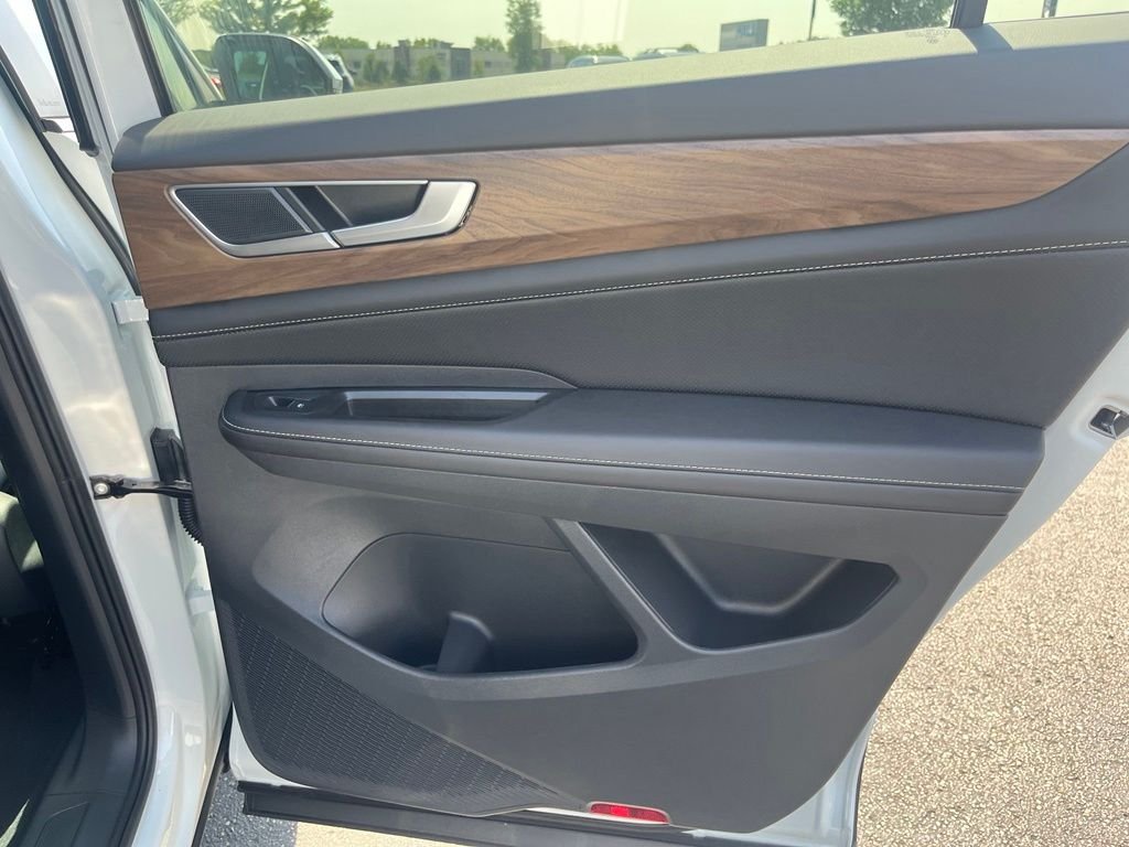 New 2026 White/off-white Volkswagen 2.0T SE image 22