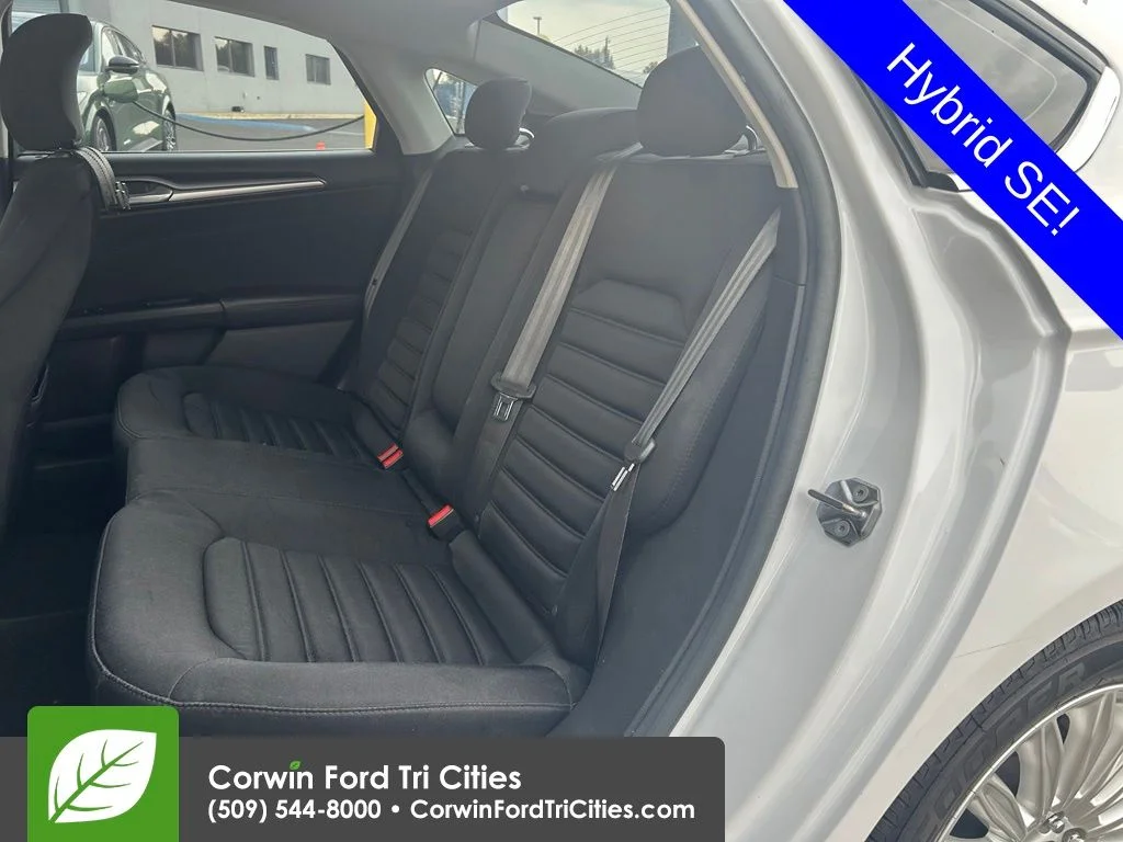 Used 2016 Oxford White Ford SE image 7