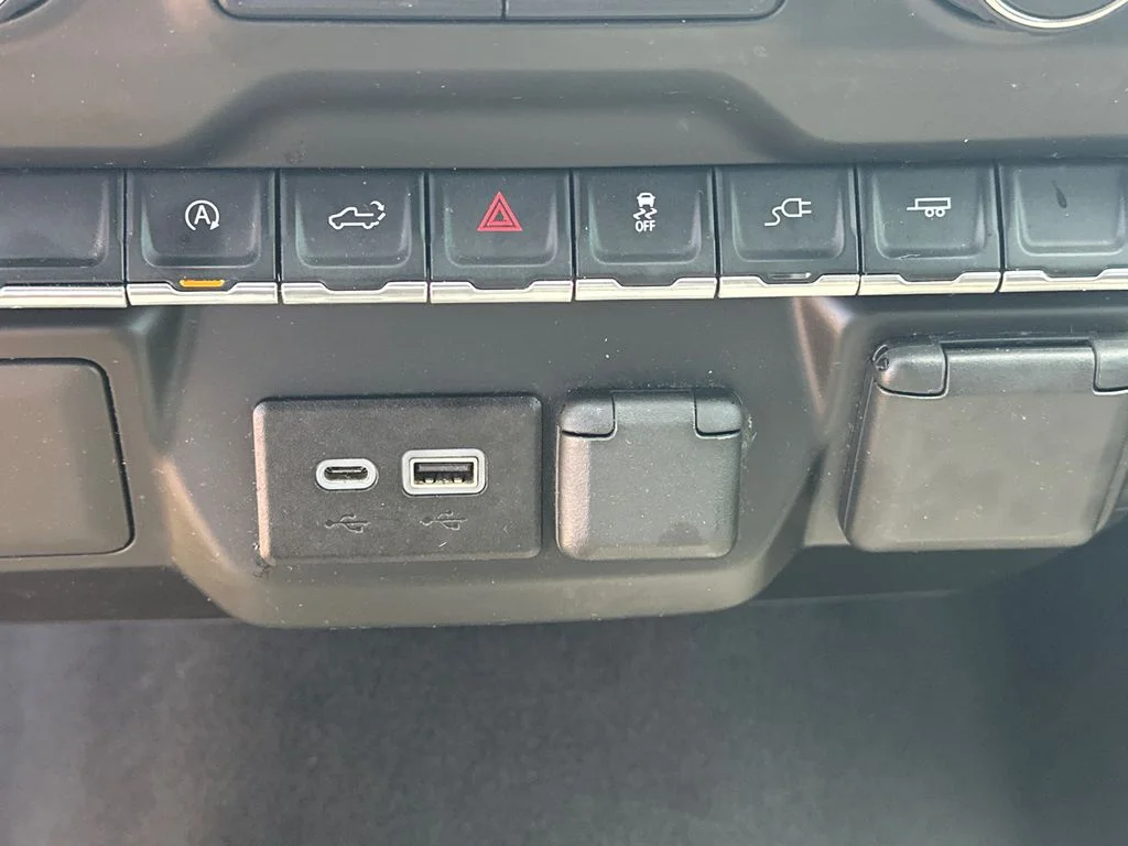 Used 2021 White Chevrolet Custom image 28