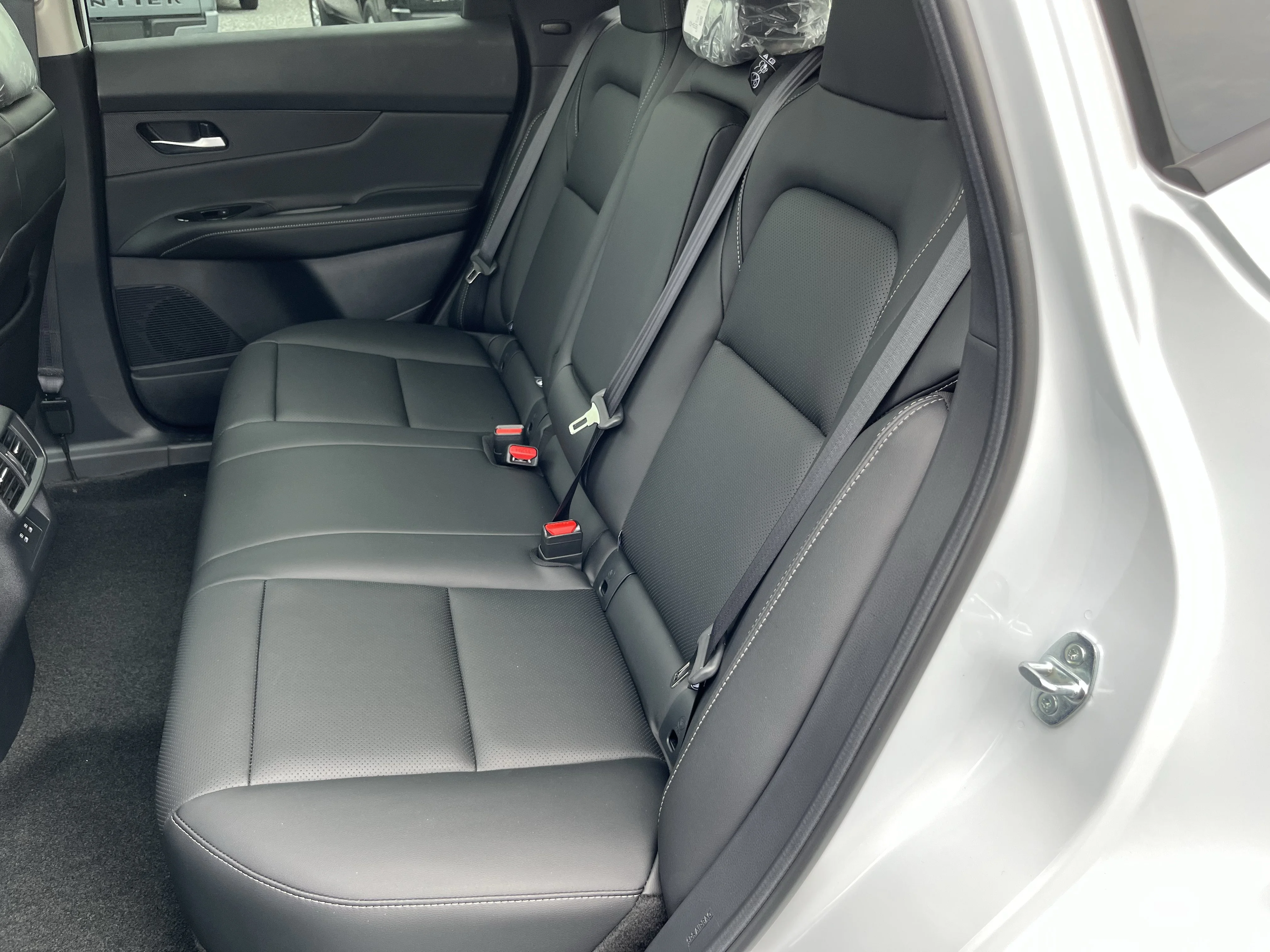 New 2026 Everest White Pearl TriCoat Nissan SL image 21
