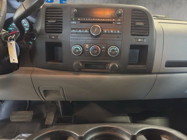 Used 2008 White Chevrolet Work Truck image 26