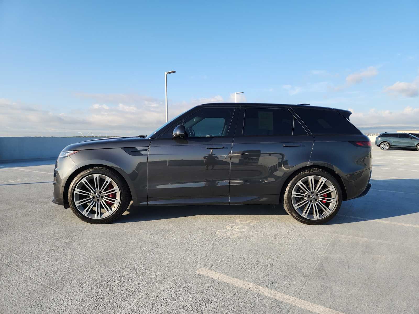 2024 Land Rover Range Rover Sport SE photo 4