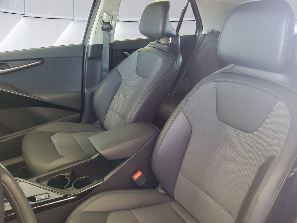 Certified Used 2025 Blue Kia Wind image 8
