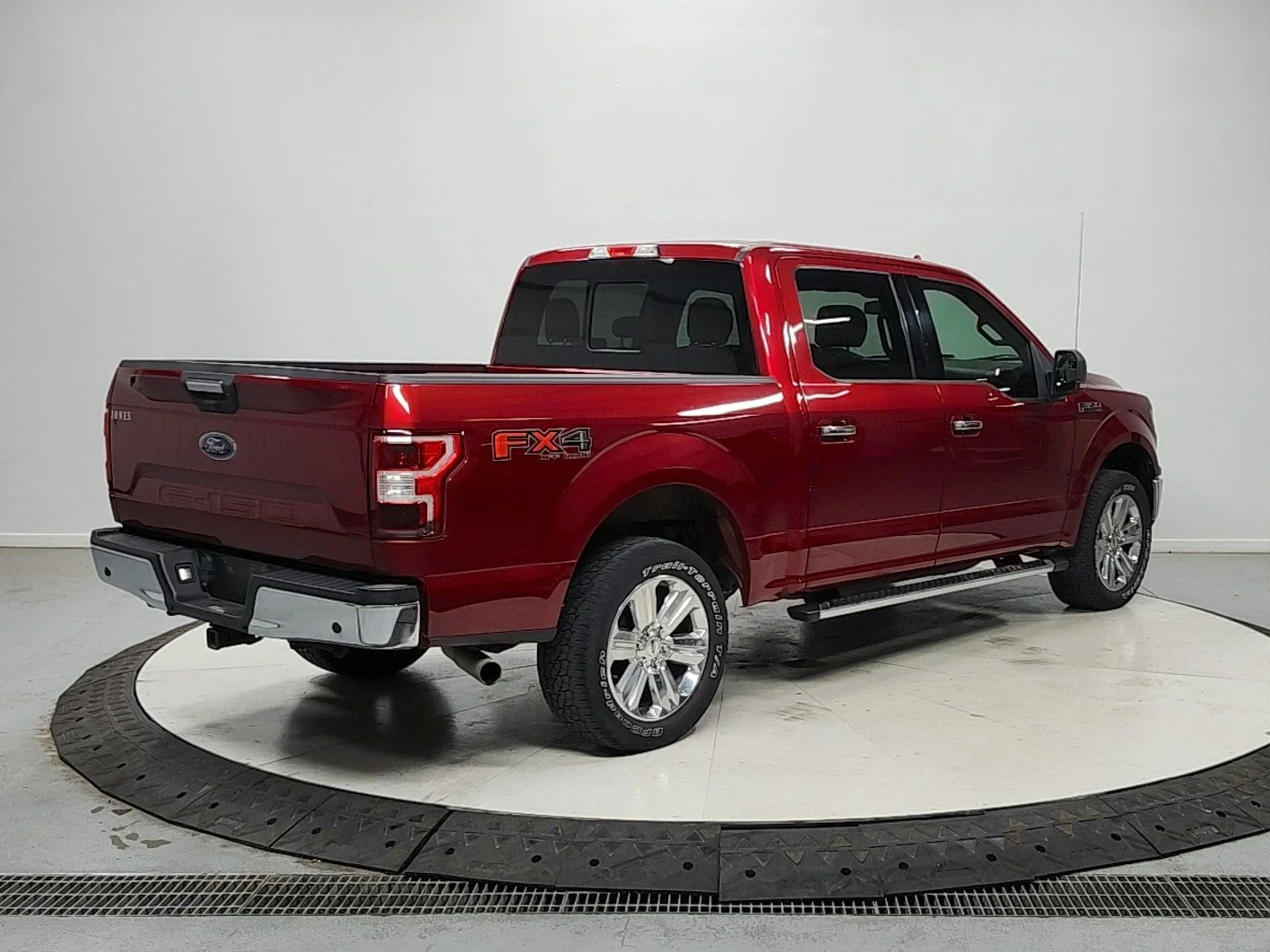 Used 2018 Red Ford XLT image 7
