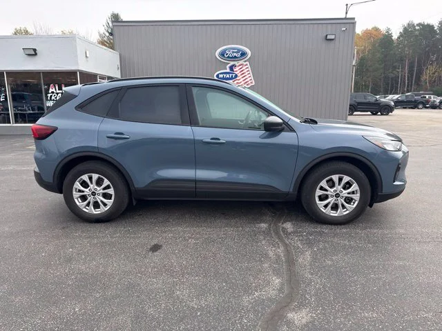 Used 2025 Vapor Blue Ford Active image 4