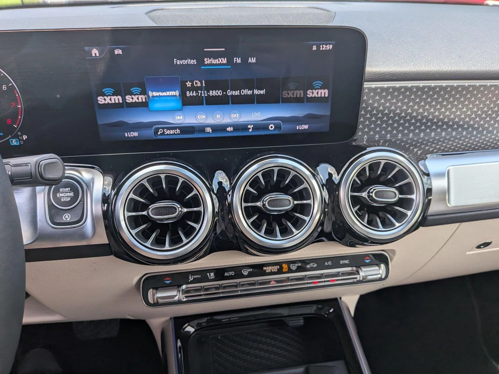 Used 2025  Mercedes-Benz GLB 250 image 23