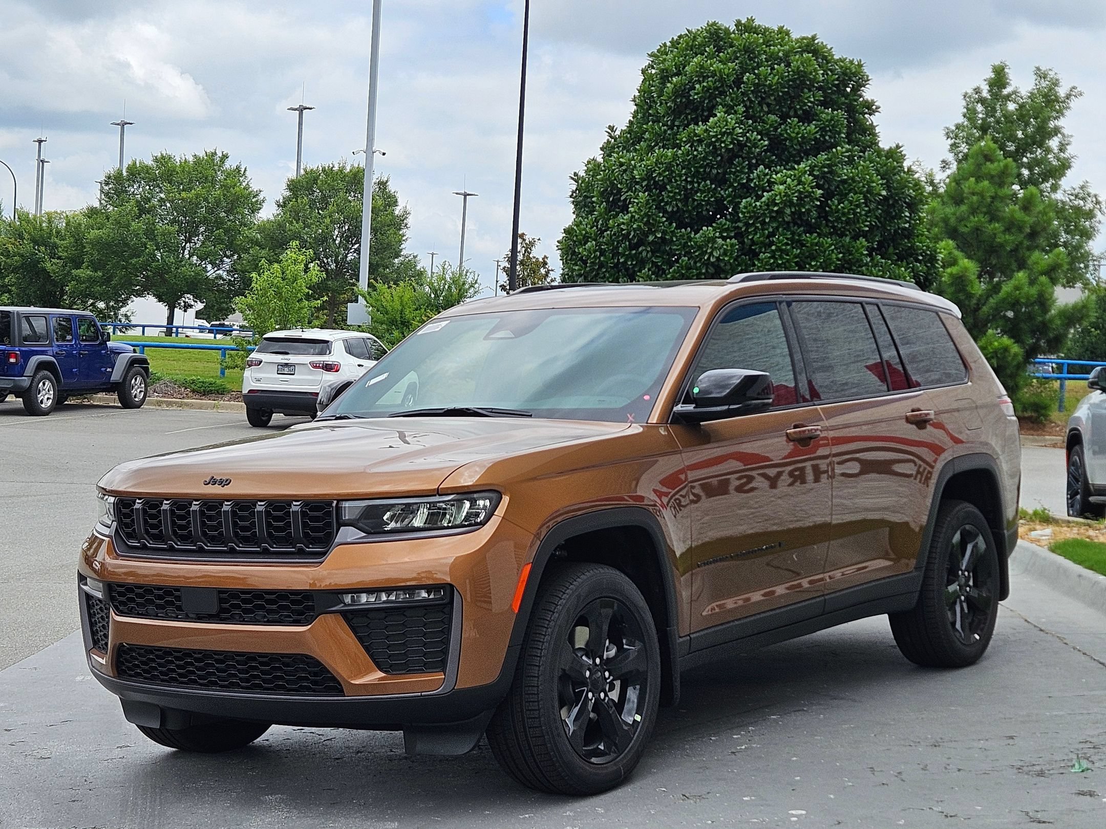 New 2026 Copper Shino Metallic Clear-Coat Exterior Paint Jeep Limited image 3