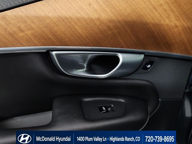 Used 2020 Blue Volvo T6 Inscription image 17