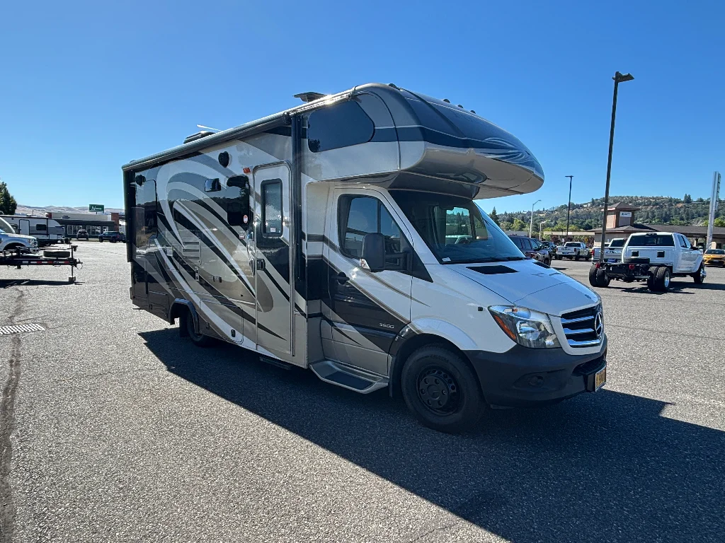Used 2015 Arctic White Mercedes-Benz Base image 1