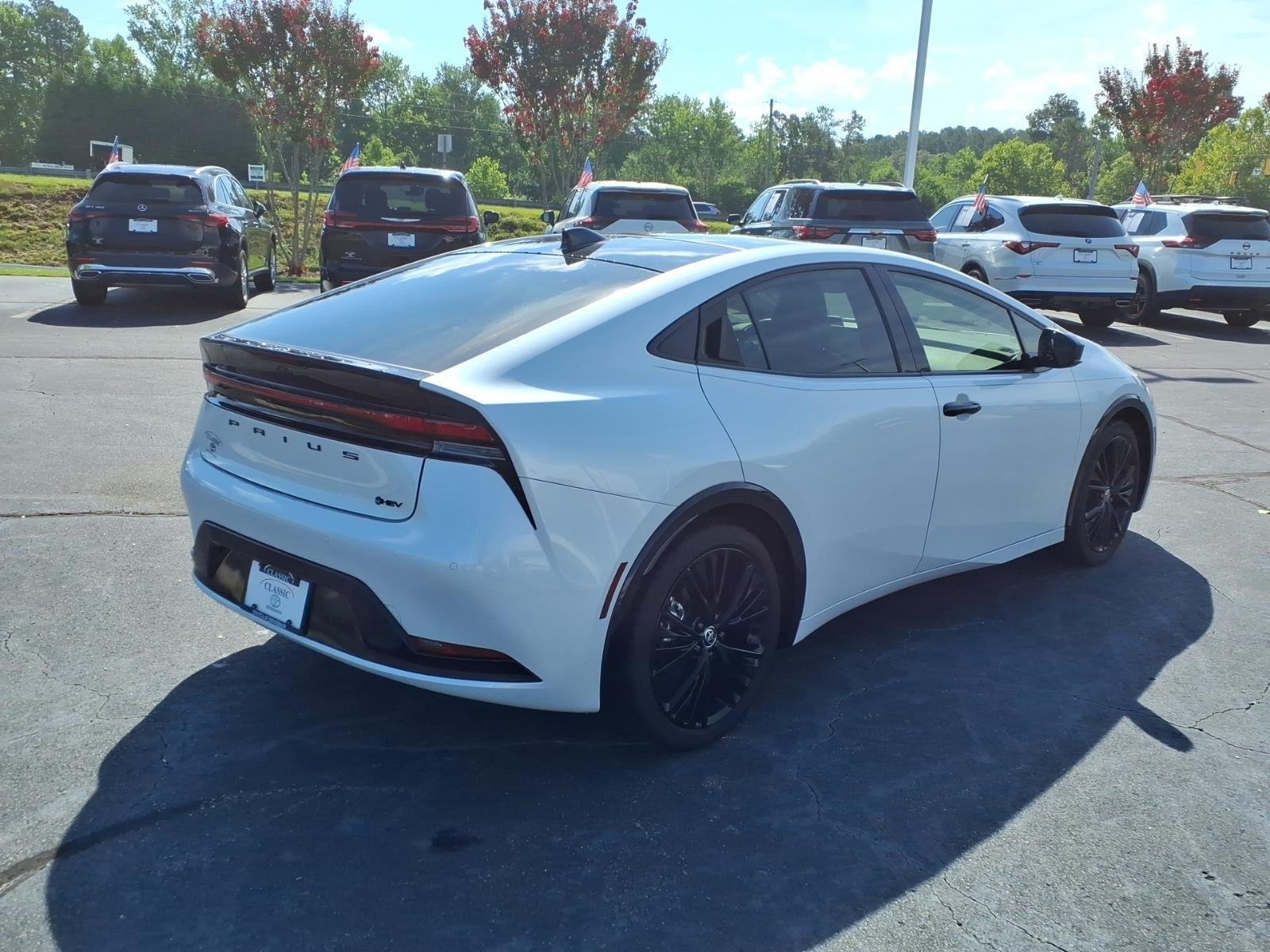Used 2025 Wind Chill Pearl Toyota Nightshade image 2