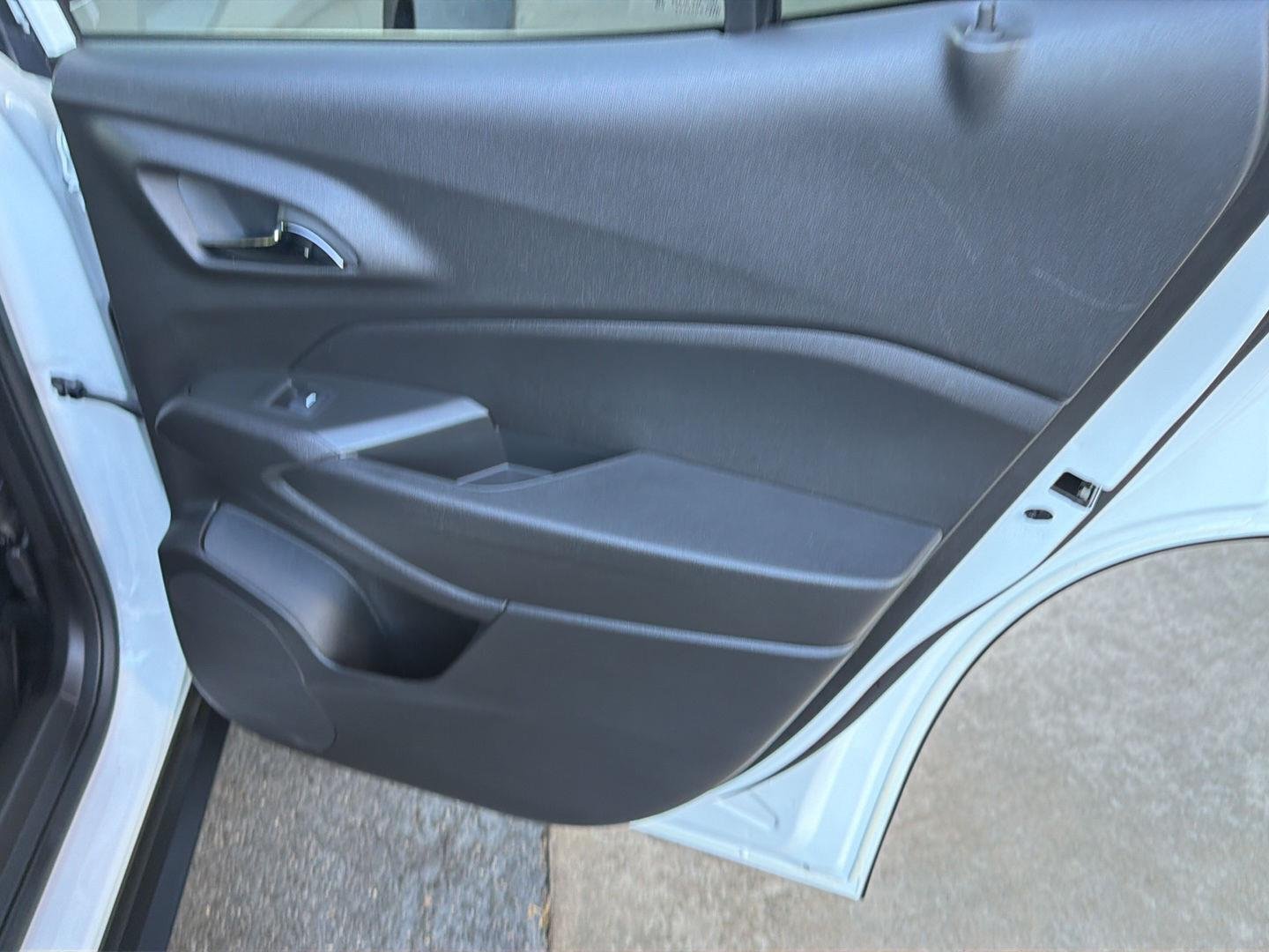 Used 2025 Summit White Chevrolet LT image 15