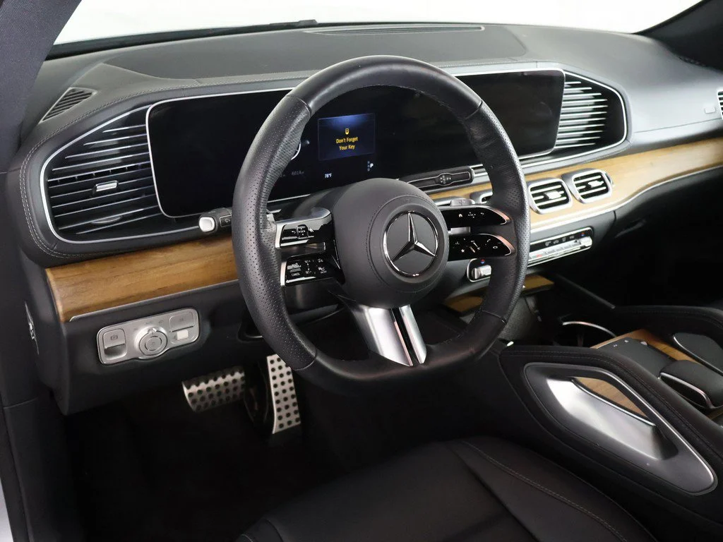 Used 2025 Silver Mercedes-Benz GLS 450 image 33
