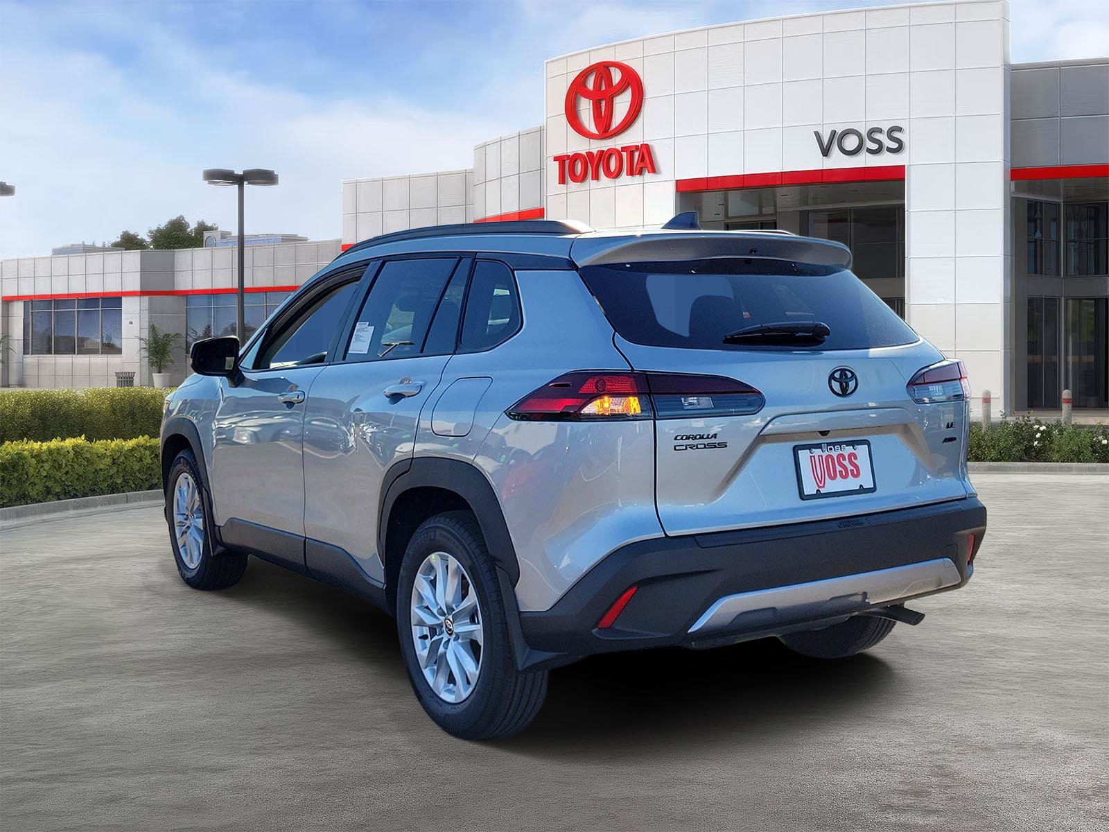 2026 Toyota Corolla Cross LE, photo 2 of 12