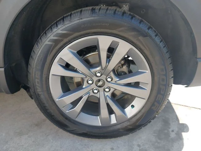 Used 2022 Gray Ford XLT image 31
