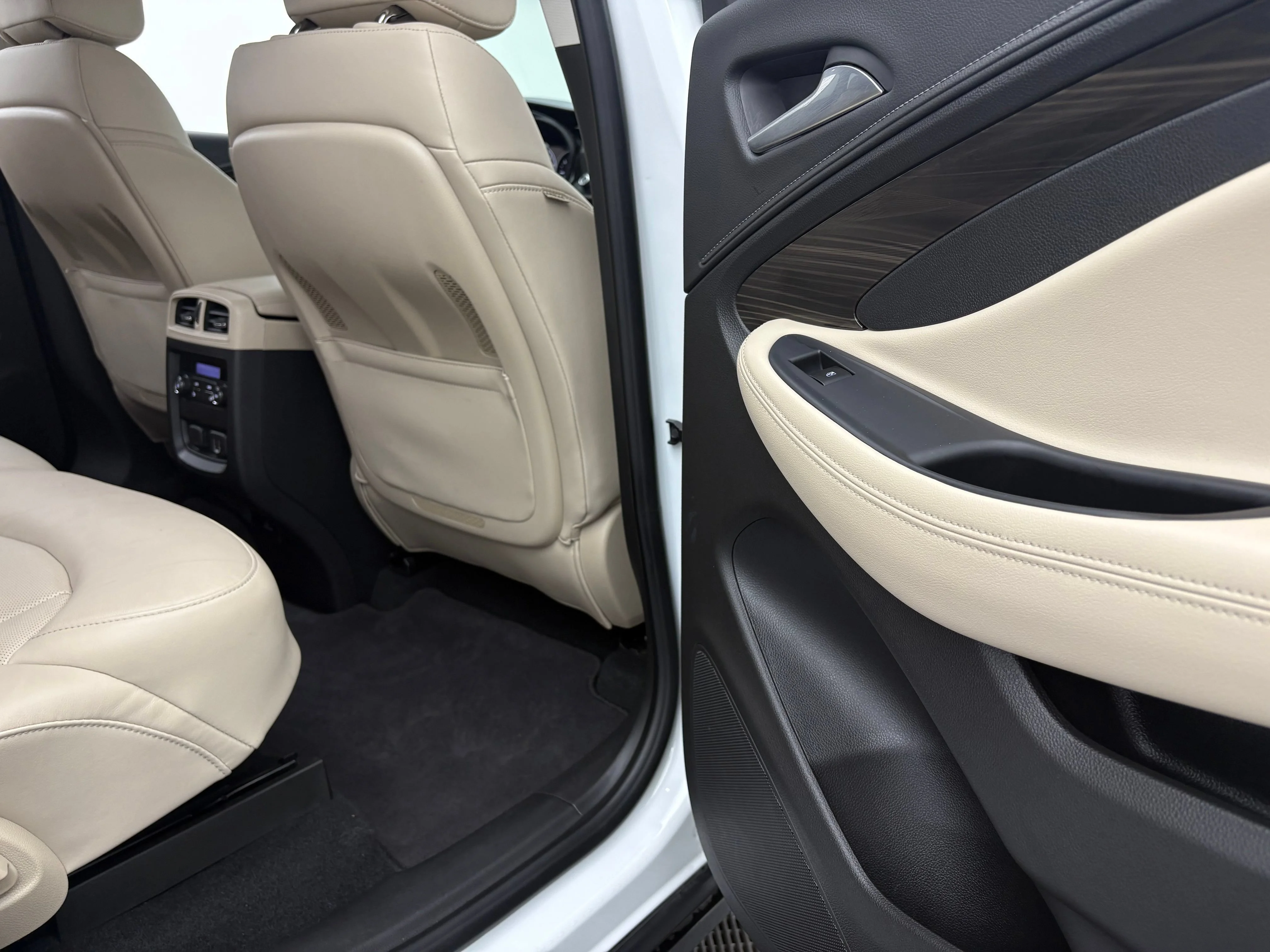 Used 2020 SUMMIT WHITE Buick Premium II image 33
