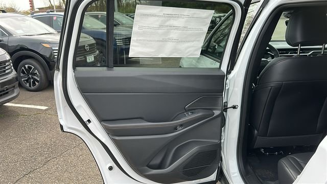 New 2026 Bright White Clear-Coat Exterior Paint Jeep Limited image 20