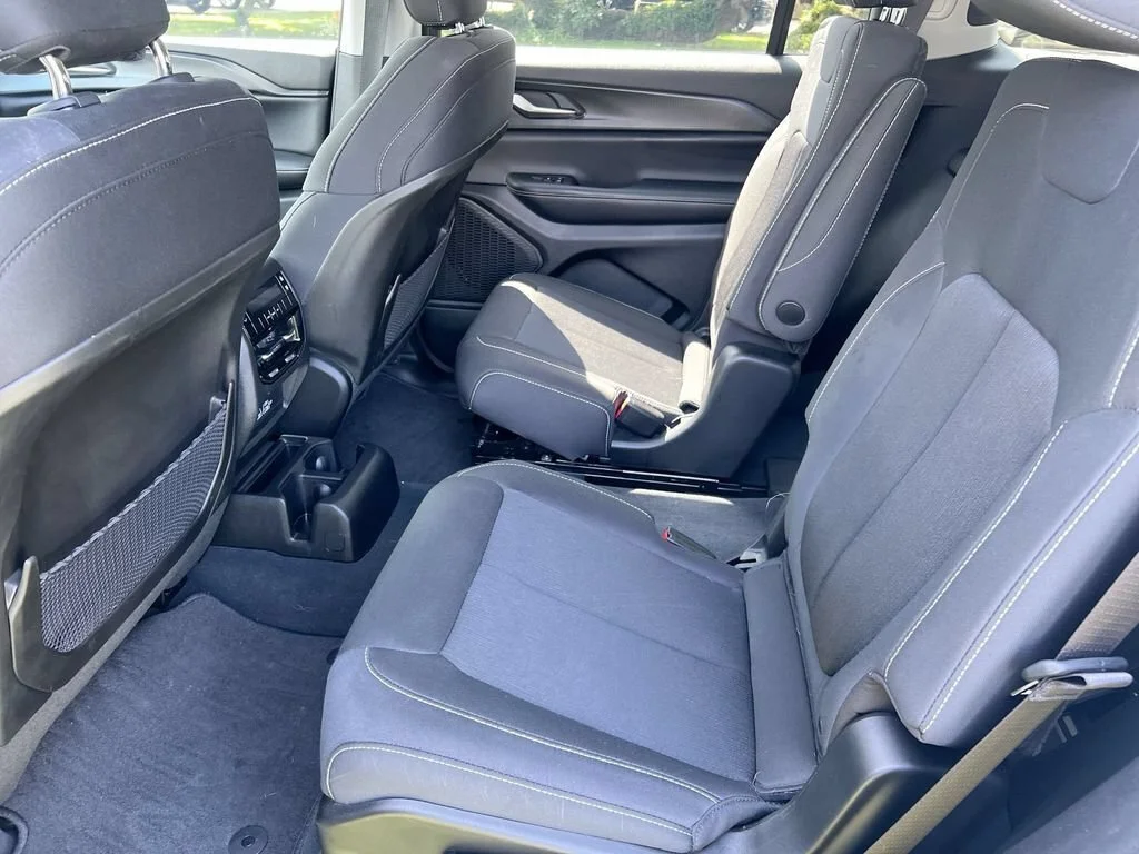 Used 2023 White Jeep Laredo image 22