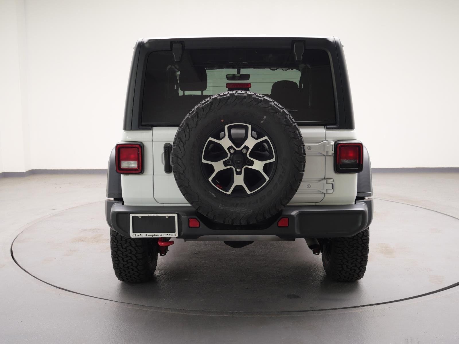 Used 2022 Bright White Clearcoat Jeep Rubicon image 6