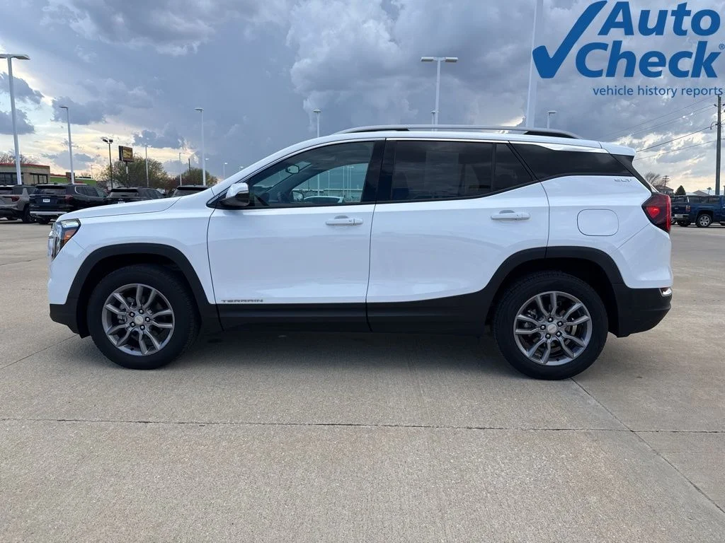 Used 2024 White GMC SLT image 8