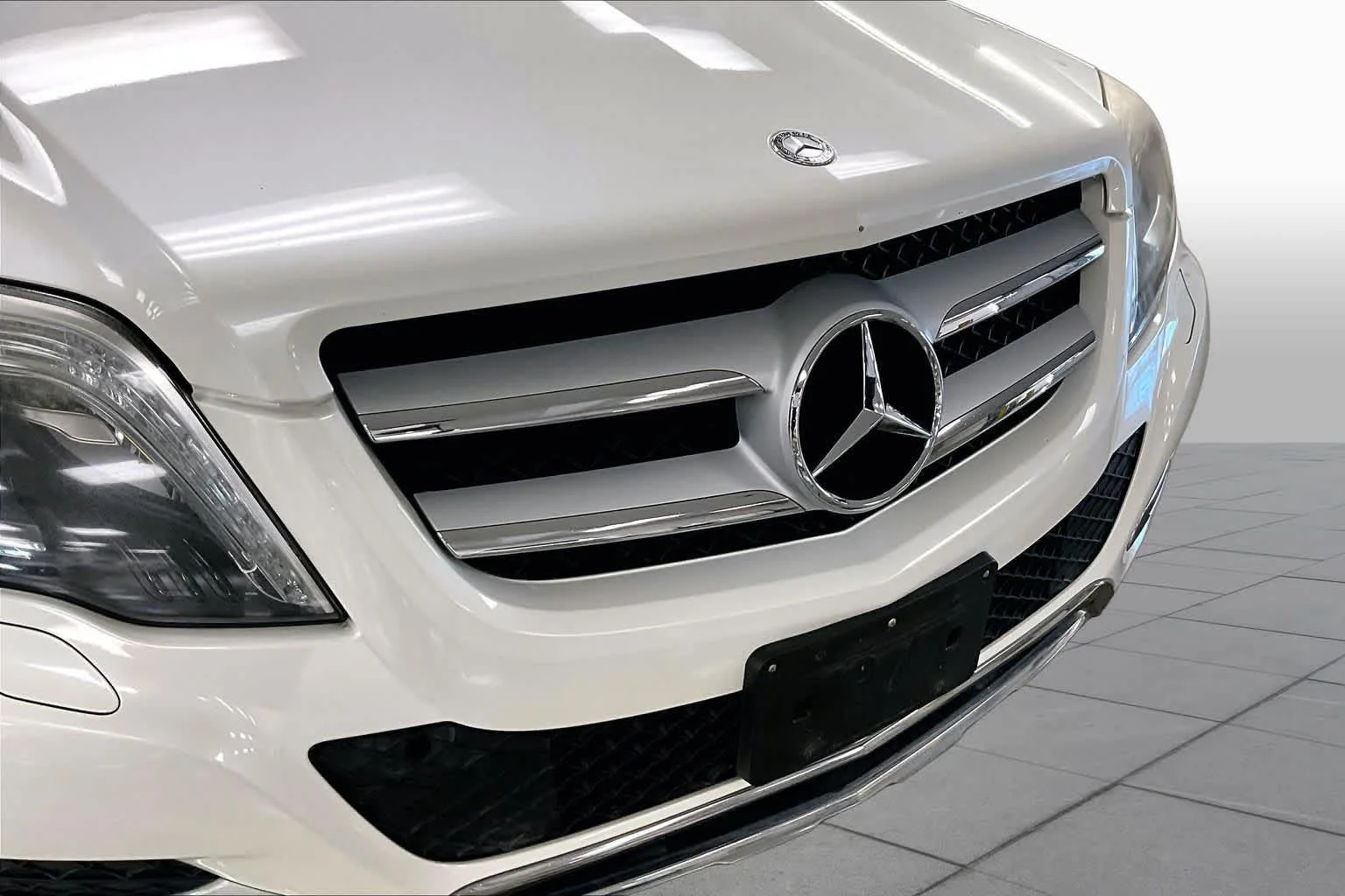 Used 2013 Diamond White Metallic Mercedes-Benz GLK 350 image 31