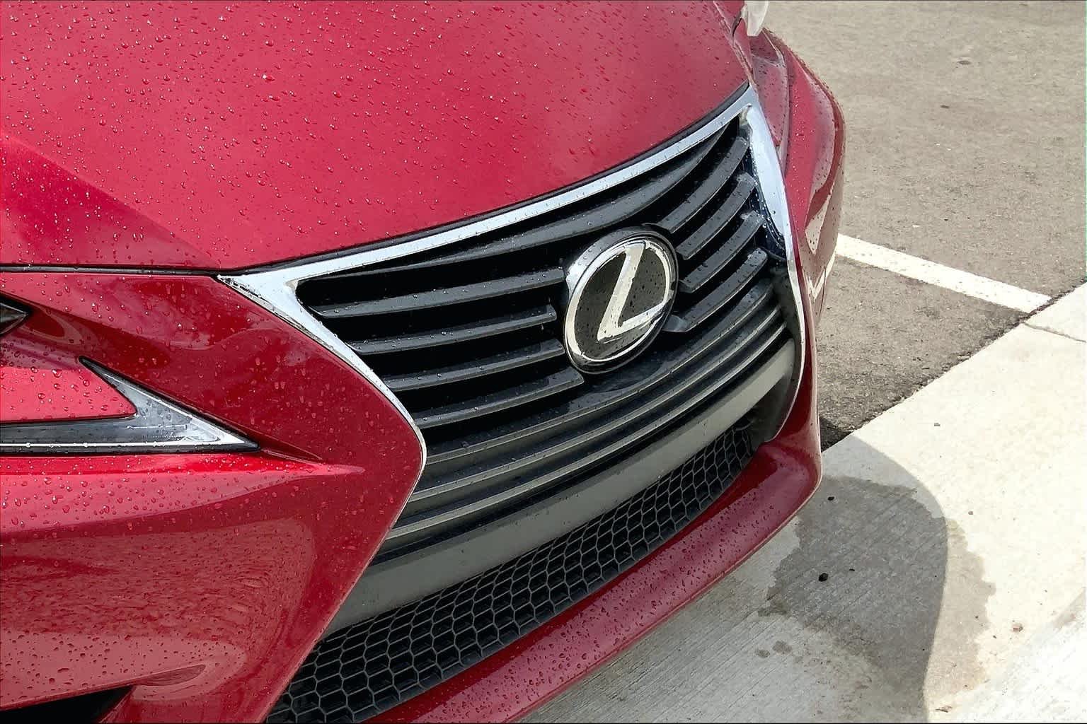 Used 2015 Matador Red Mica Lexus  image 30