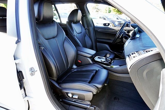Used 2023 White BMW xDrive30i image 12