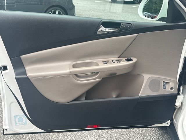 Used 2008  Volkswagen Lux image 10