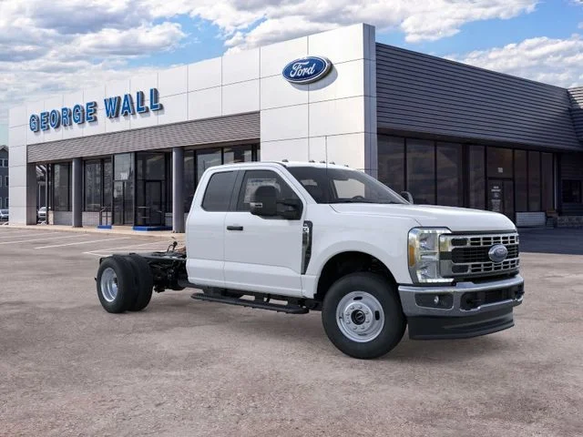New 2026 Oxford White Ford F-350® XL image 7