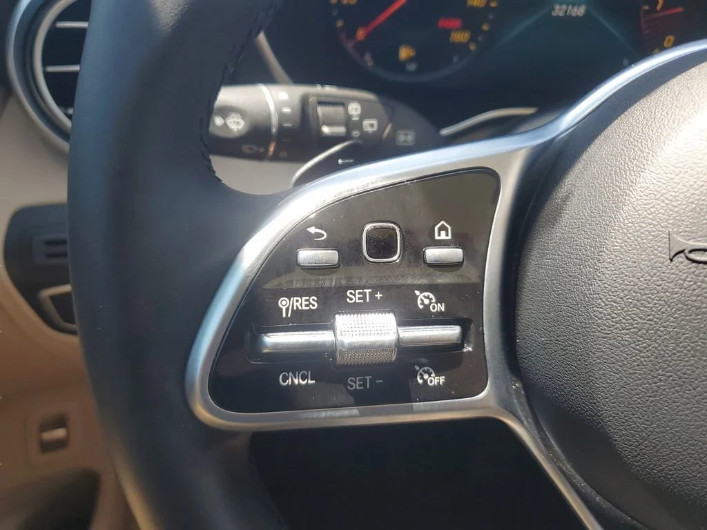 Used 2021 White Mercedes-Benz 4MATIC® SUV image 21