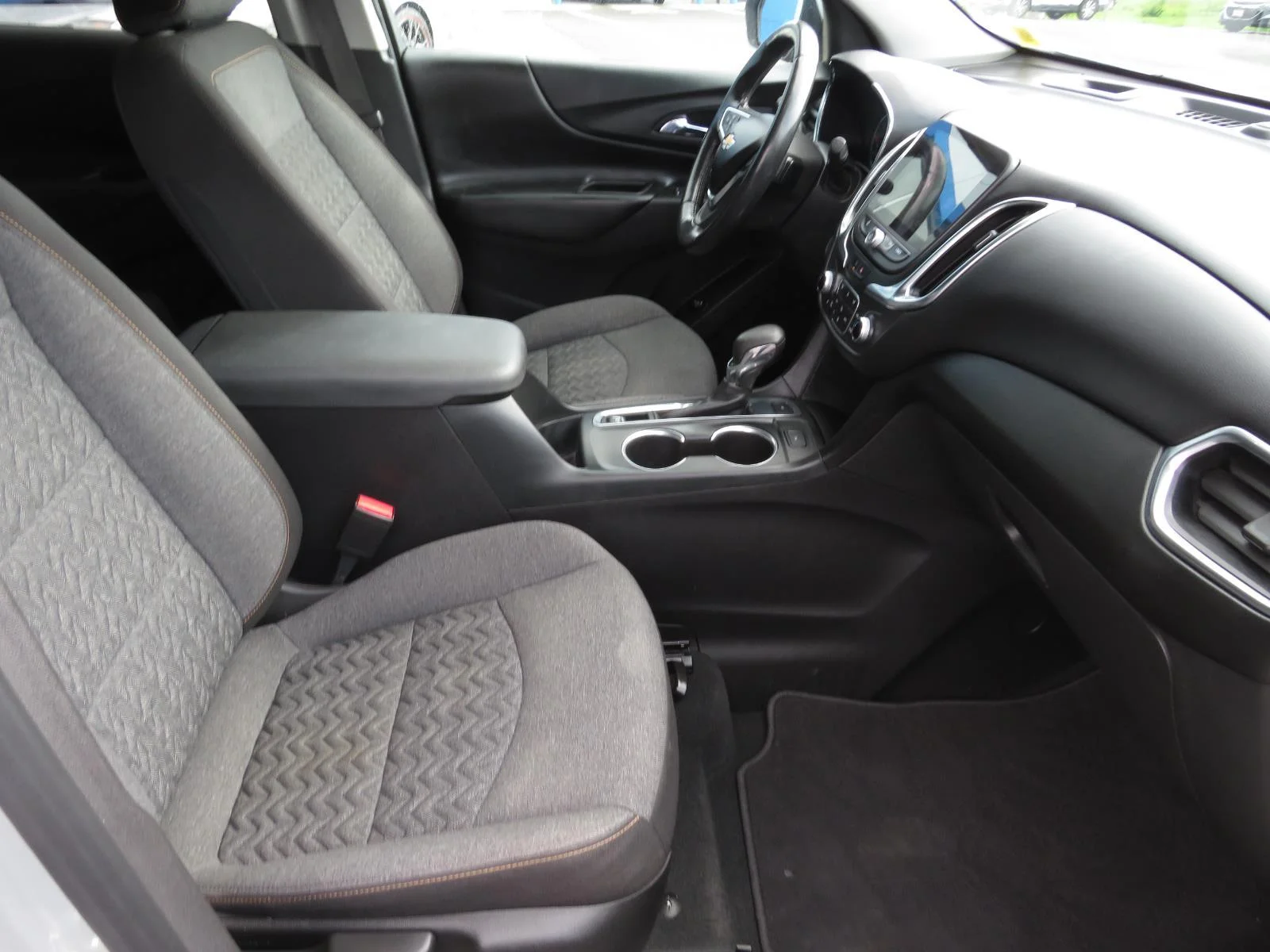Used 2022 Silver Ice Metallic Chevrolet LT image 18