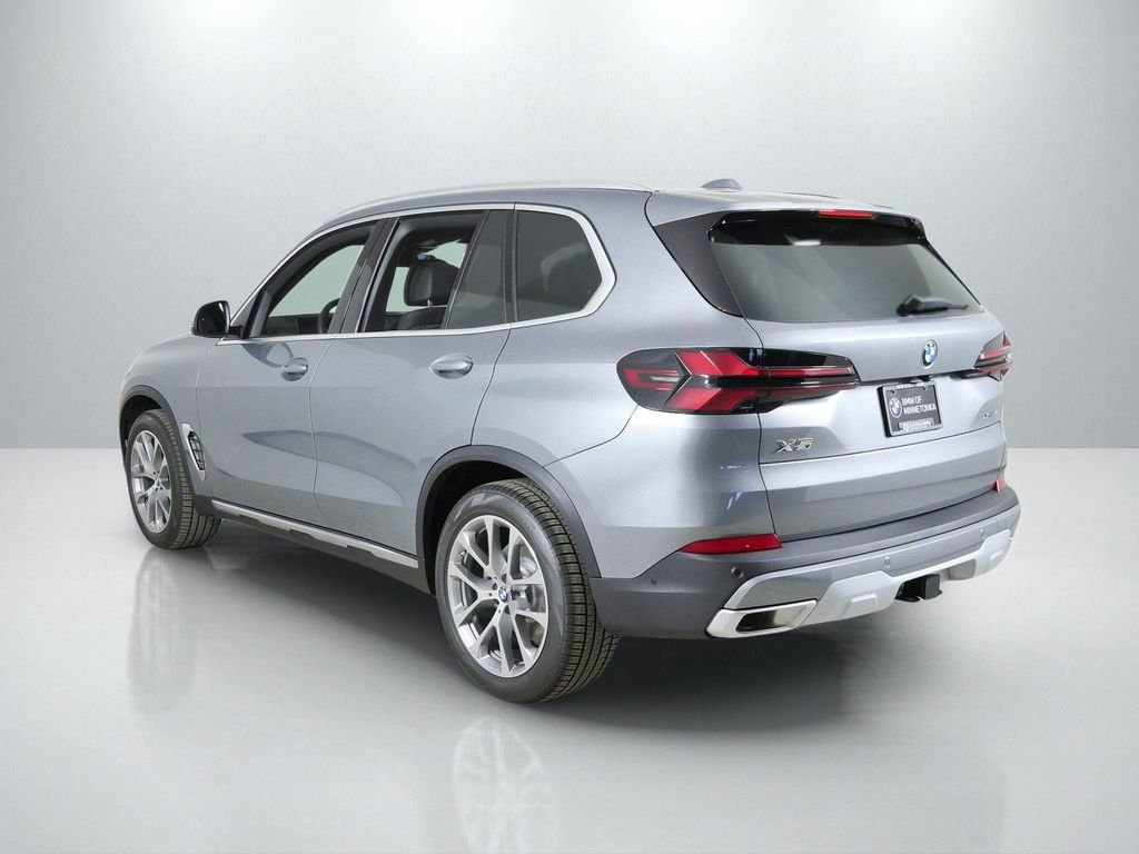 Used 2026 Skyscraper Grey Metallic BMW xDrive40i image 15