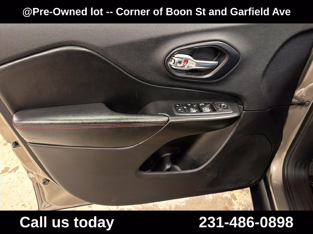 Used 2019 Beige Jeep Trailhawk image 15