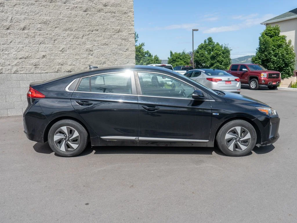 Used 2017 Black Hyundai SEL image 8