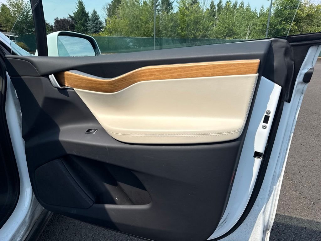 Used 2019 Pearl White Multi-Coat Tesla Long Range image 24
