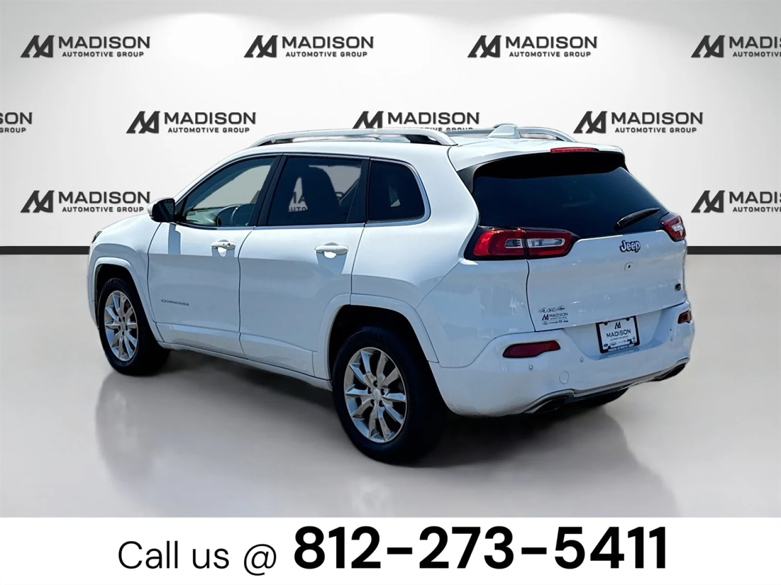 Used 2017  Jeep Overland image 7