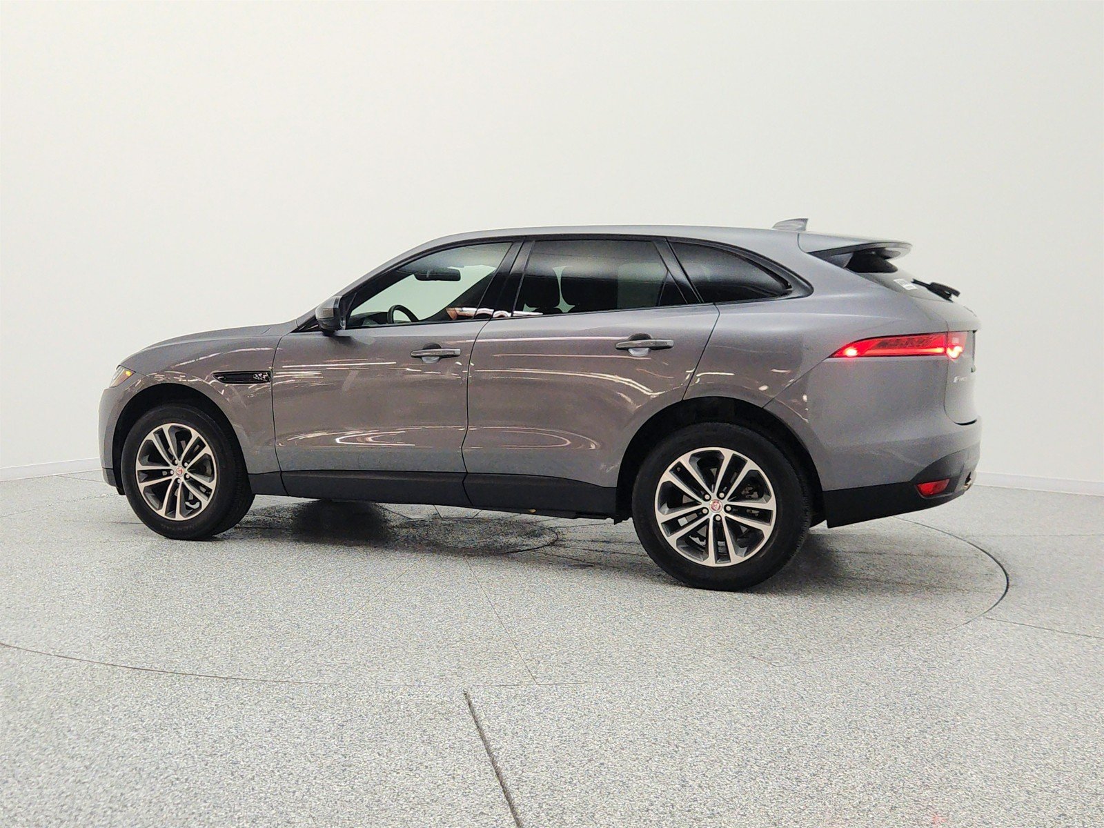 Used 2018 Corris Grey Metallic Jaguar 25t Prestige AWD image 8