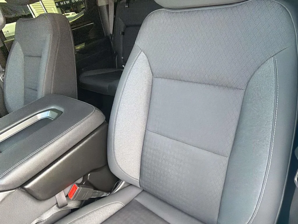 Used 2023 Summit White GMC Elevation image 29