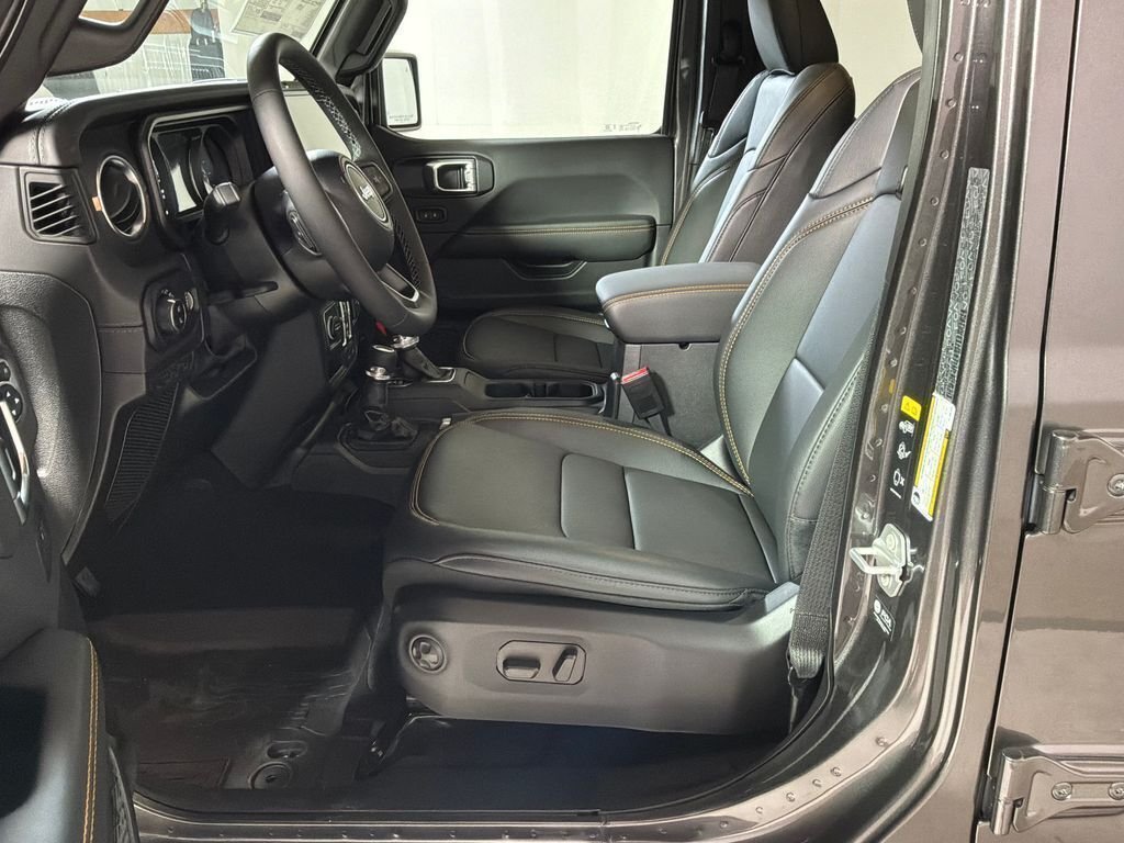 New 2026 Granite Crystal Metallic Clearcoat Jeep Sahara image 11