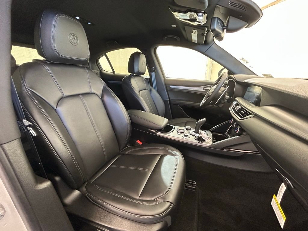 2025 Alfa Romeo Stelvio Base - Photo 17