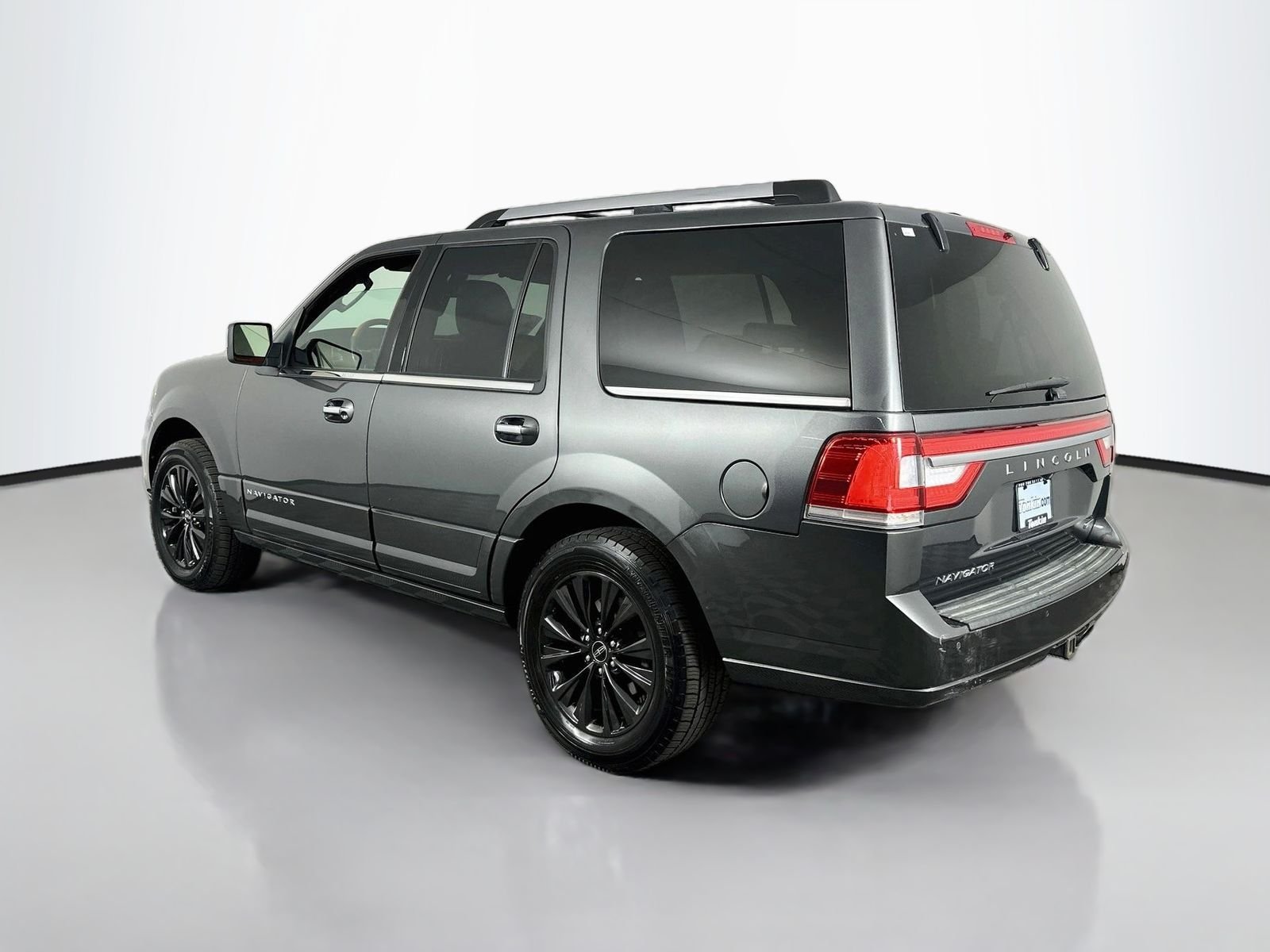 Used 2015 Magnetic Metallic Lincoln Base image 5