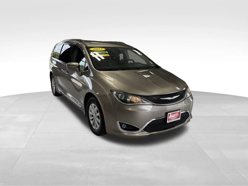 Used 2017 Gray Chrysler Touring L image 7