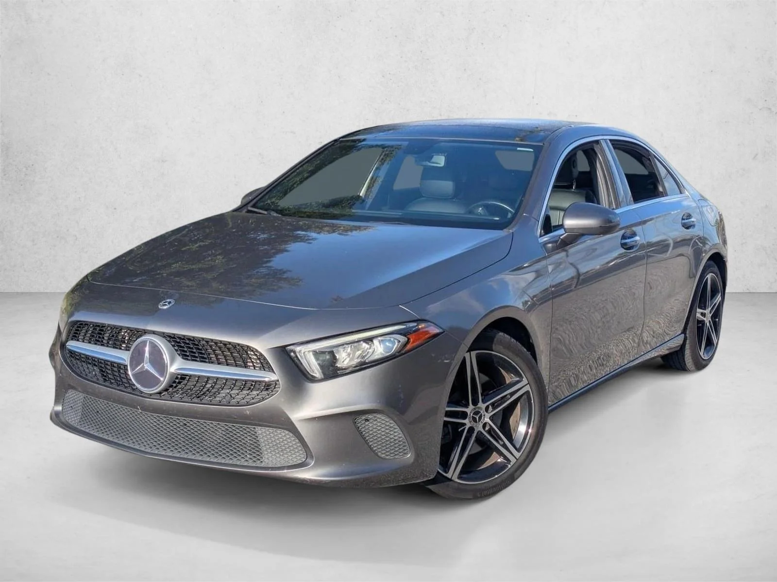 Used 2022 Mountain Grey Metallic Mercedes-Benz A 220 image 1
