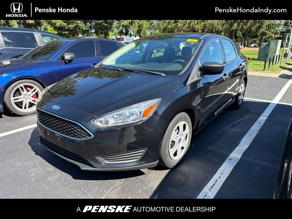 2017 Ford Focus Sedan S's photo