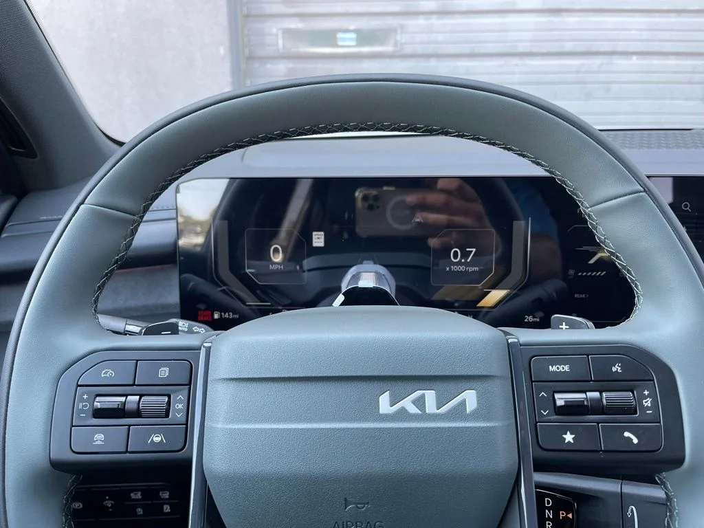 New 2027 White Kia  image 11