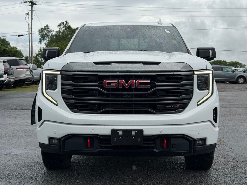 Used 2022 White GMC AT4 image 10