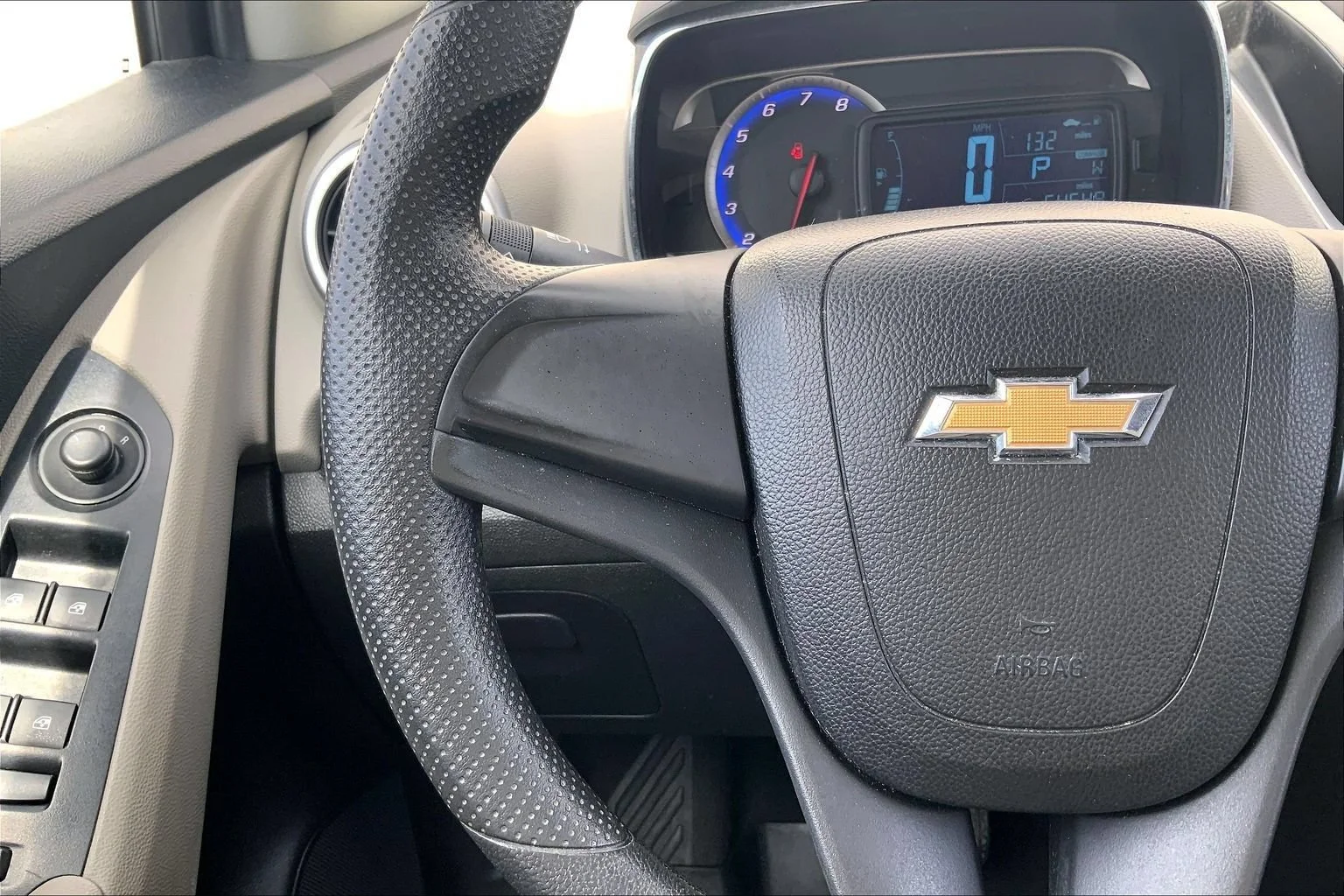 Used 2015 SUMMIT WHITE Chevrolet LS image 24