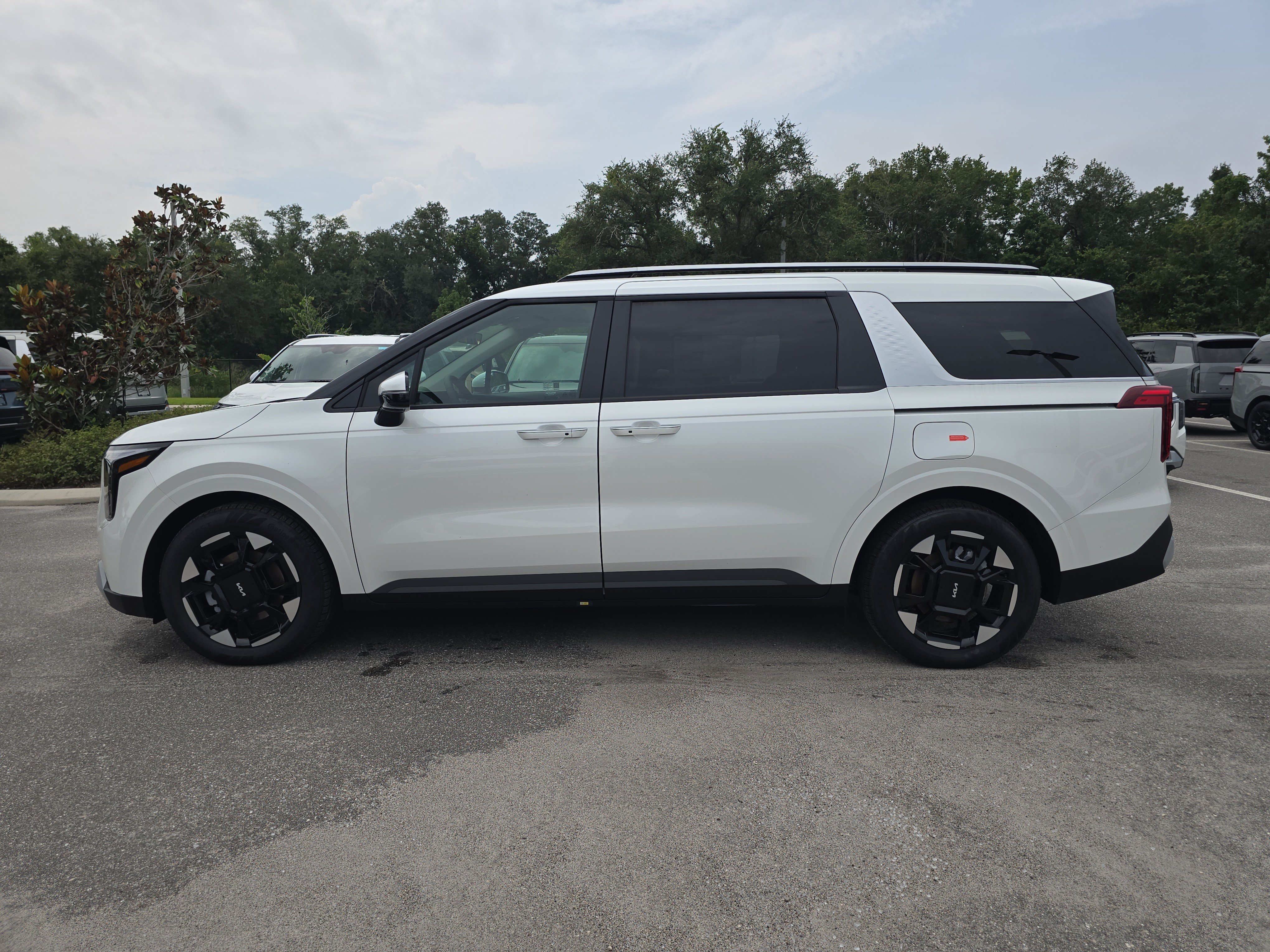 New 2026 Snow White Pearl Kia EX image 5