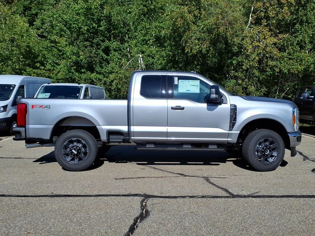 New 2027 Iconic Silver Metallic Ford F-350® XLT image 4