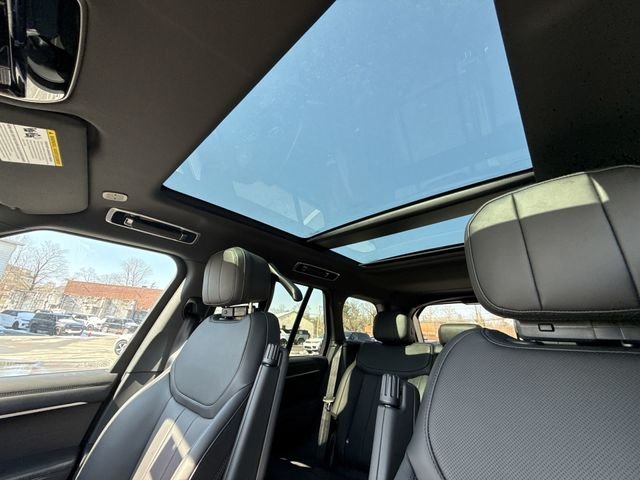 New 2026 Santorini Black Land Rover SE image 20