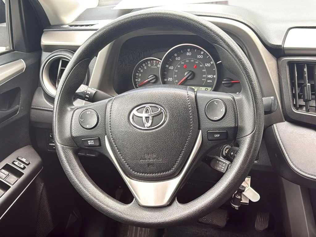 Used 2016 White Toyota LE image 15